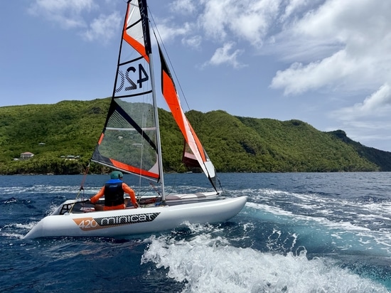 MiniCat es el mejor complemento para nuestro gato de crucero OUTREMER 55
