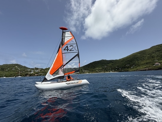 MiniCat es el mejor complemento para nuestro gato de crucero OUTREMER 55