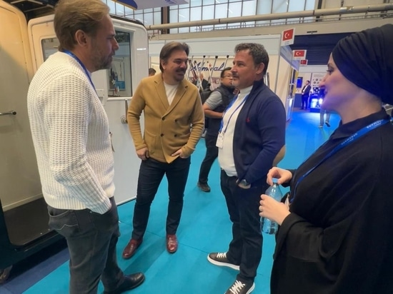 Aydın Acar Yacht Glass visita METSTRADE 2025 para reforzar las conexiones con la industria