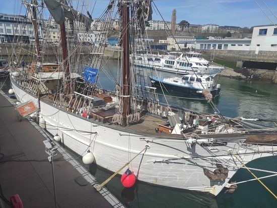 Artesanía tradicional: Woodspars restaura el aparejo de la barca de tres palos "Le Français"