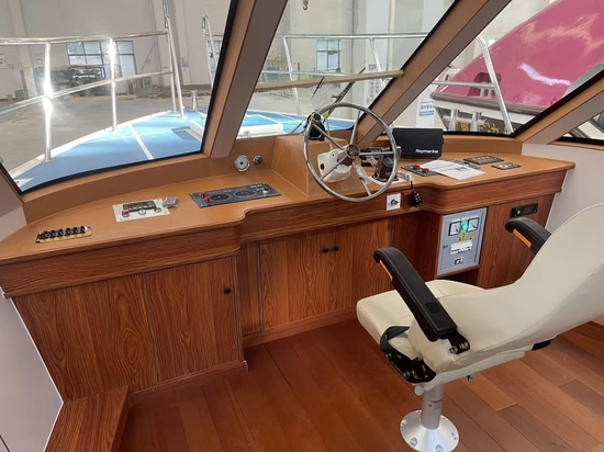 salen a la venta 3 unidades de un barco de pasajeros de 16,7 m de FRP