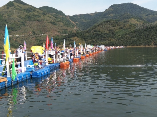 Flotadores modulares, máxima eficacia: Plataformas de pesca llave en mano