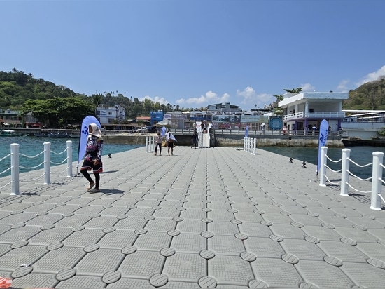 Muelle flotante en Filipinas